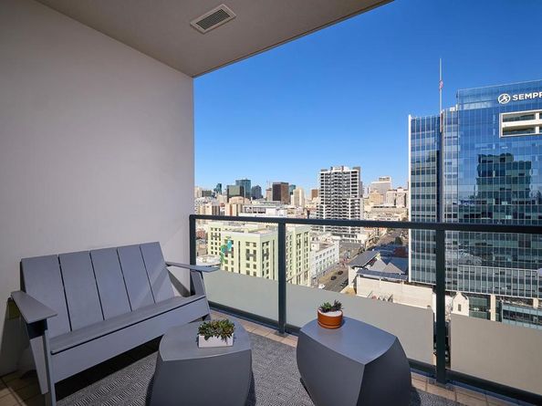 325 7th 1501, San Diego CA 92101