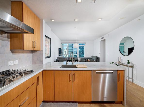 325 7th 1501, San Diego CA 92101