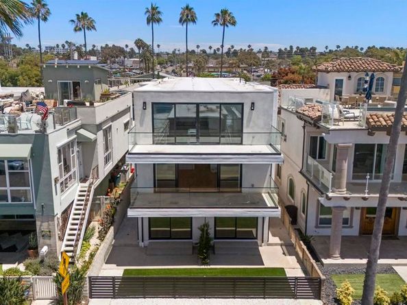 212 S Pacific Street, Oceanside CA 92054