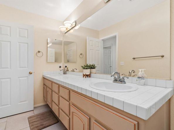 2034 Ridgecrest Place, Escondido CA 92029