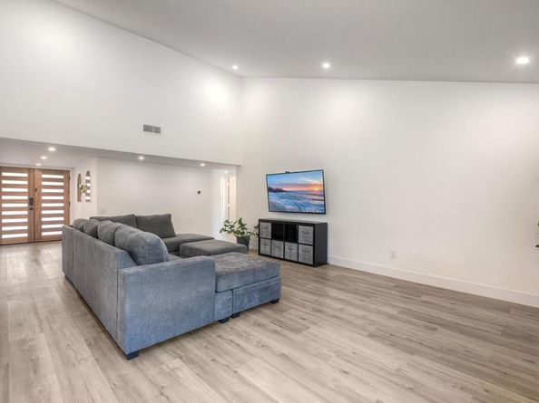 16955 Vinaruz Place, San Diego CA 92128
