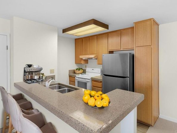 9130 Gramercy Dr 403, San Diego CA 92123