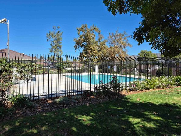 228 Crestview Glen, Escondido CA 92026