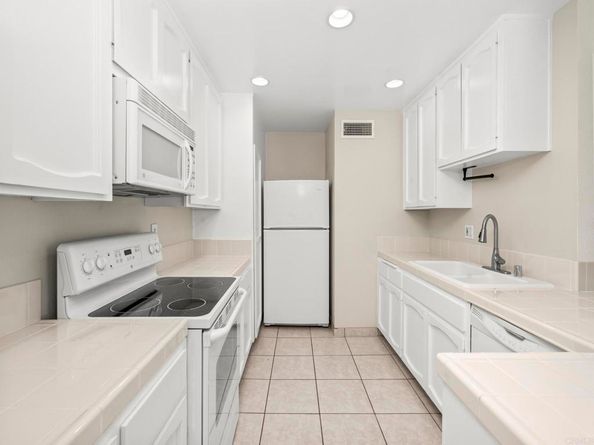 2639 Pirineos Way 231, Carlsbad CA 92009