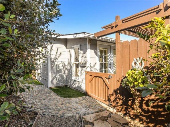 697 Ocean View Avenue, Encinitas CA 92024