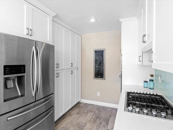 697 Ocean View Avenue, Encinitas CA 92024