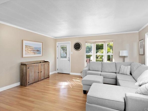 697 Ocean View Avenue, Encinitas CA 92024