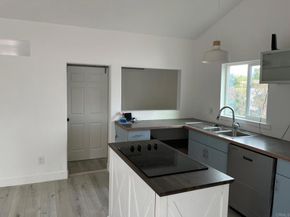 697 Ocean View Avenue, Encinitas CA 92024