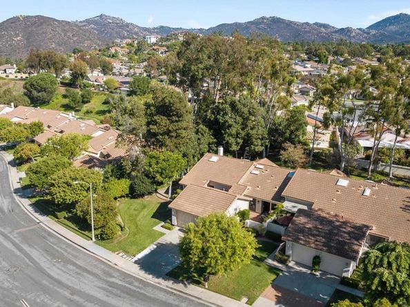 17823 Avenida Alozdra, San Diego CA 92128