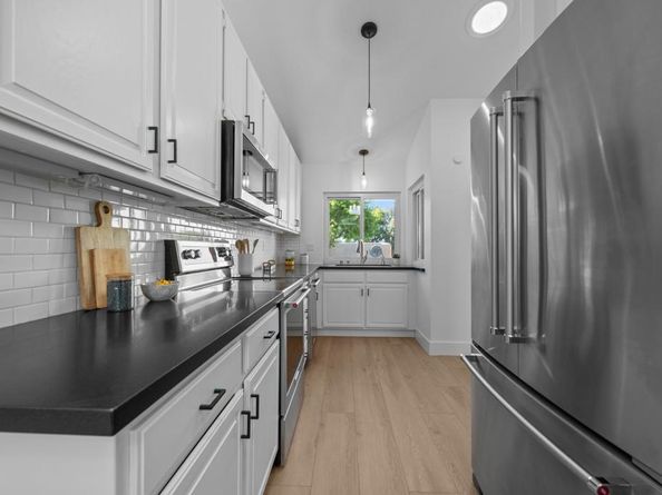 17823 Avenida Alozdra, San Diego CA 92128