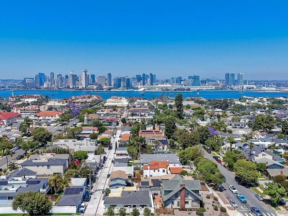 1221 4th St, Coronado CA 92118