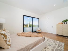 1542 Copa De Oro Dr, La Jolla CA 92037