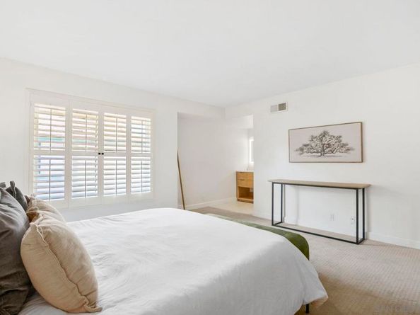 3275 Caminito Eastbluff 203, La Jolla CA 92037