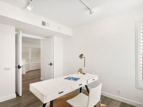 3275 Caminito Eastbluff 203, La Jolla CA 92037