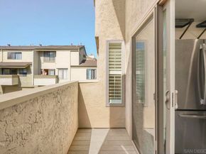 3275 Caminito Eastbluff 203, La Jolla CA 92037