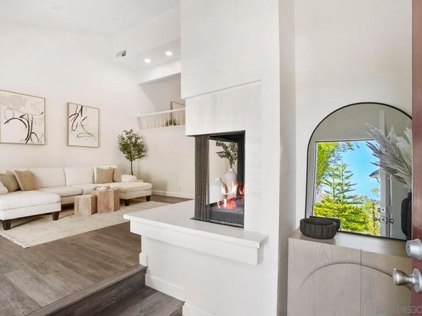 3275 Caminito Eastbluff 203, La Jolla CA 92037