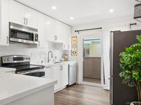 3275 Caminito Eastbluff 203, La Jolla CA 92037