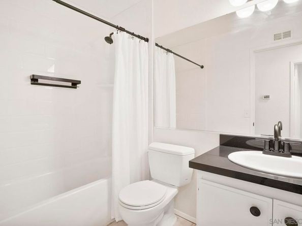 3275 Caminito Eastbluff 203, La Jolla CA 92037