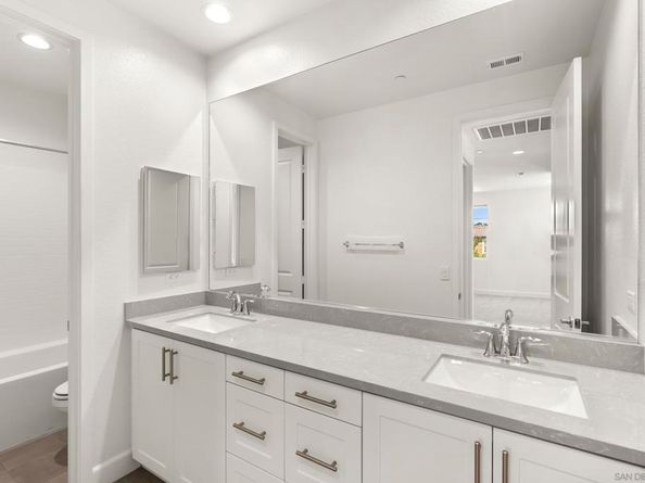 3304 Telaga Rd, Carlsbad CA 92010