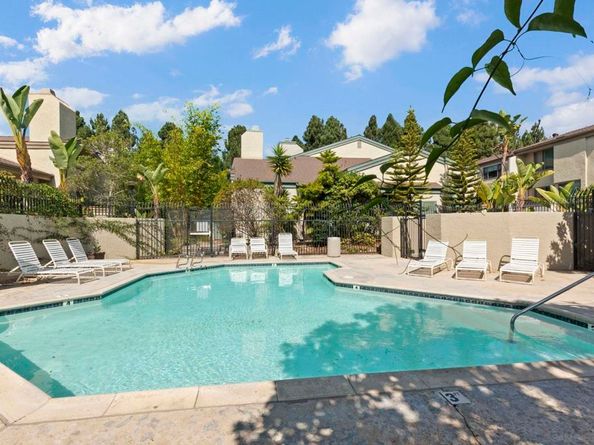 3244 Caminito Eastbluff 44, La Jolla CA 92037