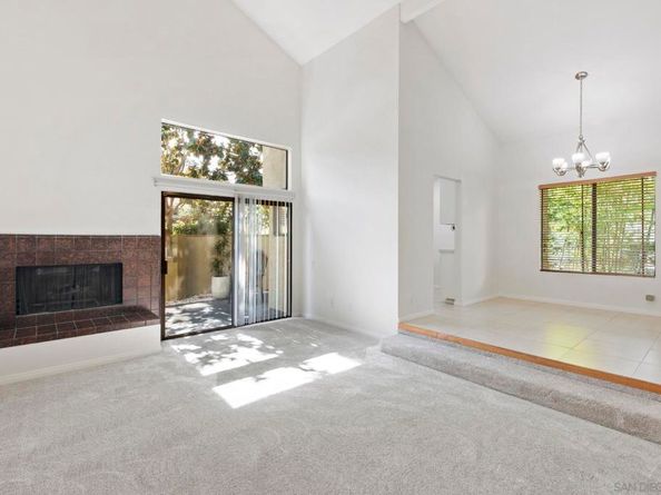 3244 Caminito Eastbluff 44, La Jolla CA 92037