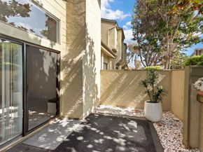 3244 Caminito Eastbluff 44, La Jolla CA 92037