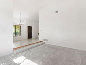 3244 Caminito Eastbluff 44, La Jolla CA 92037