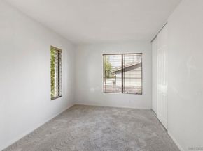 3244 Caminito Eastbluff 44, La Jolla CA 92037