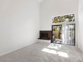 3244 Caminito Eastbluff 44, La Jolla CA 92037