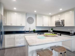 5366 La Jolla Blvd 106, La Jolla CA 92037