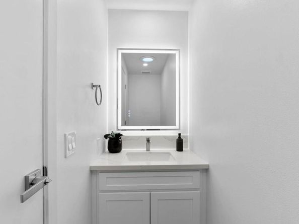 4909 Pacifica Dr, San Diego CA 92109