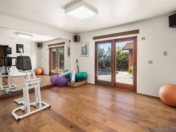 936 Cornish Dr, San Diego CA 92107