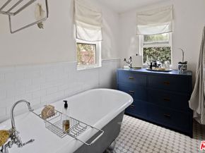 2477 Walnut Avenue, Venice CA 90291