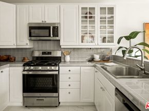 2477 Walnut Avenue, Venice CA 90291