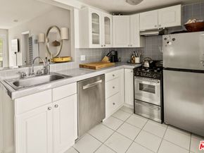 2477 Walnut Avenue, Venice CA 90291