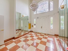 737 S Windsor Boulevard 201, Los Angeles CA 90005