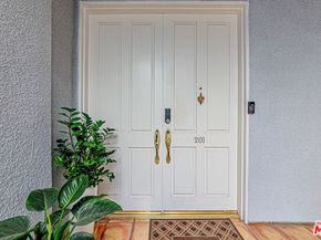 737 S Windsor Boulevard 201, Los Angeles CA 90005