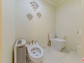 737 S Windsor Boulevard 201, Los Angeles CA 90005