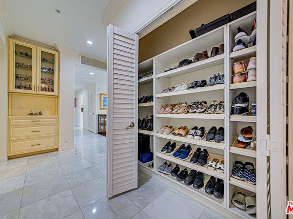 737 S Windsor Boulevard 201, Los Angeles CA 90005