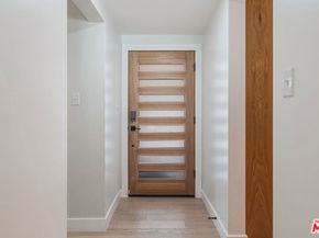 5552 S Corning Avenue, Los Angeles CA 90056