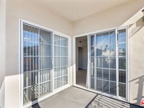 616 S Wilton Place 201, Los Angeles CA 90005