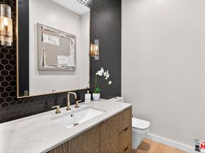 11340 Regent Street, Los Angeles CA 90066