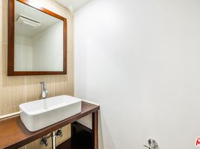 951 Granville Avenue 202, Los Angeles CA 90049