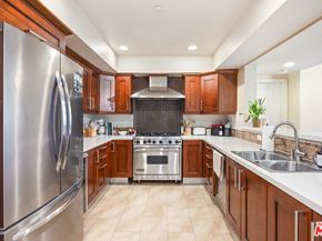 951 Granville Avenue 202, Los Angeles CA 90049