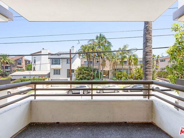 951 Granville Avenue 202, Los Angeles CA 90049