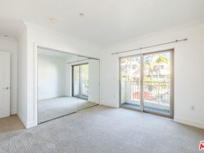 951 Granville Avenue 202, Los Angeles CA 90049