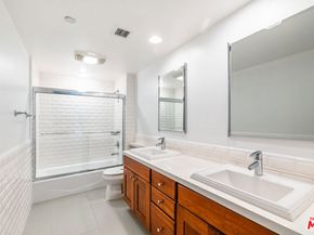 951 Granville Avenue 202, Los Angeles CA 90049