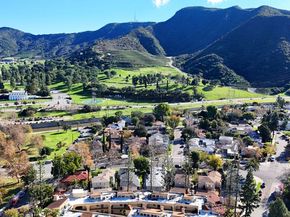 2912 W Riverside Drive, Burbank CA 91505