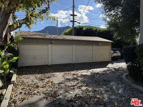 2912 W Riverside Drive, Burbank CA 91505