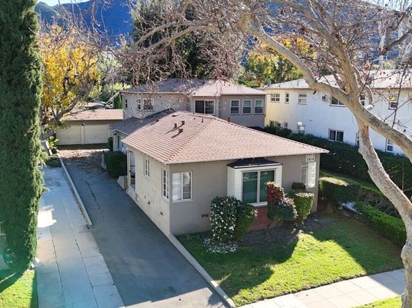 2912 W Riverside Drive, Burbank CA 91505